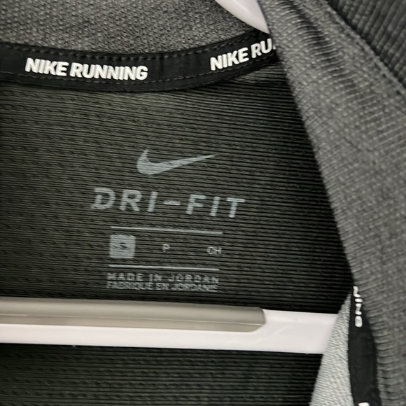 Nike Running Gray Long Sleeve Quarter Zip - Picture 3 of 4